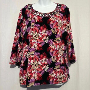 East 5th mulitcolor floral 3/4 sleeve round wringet design neck sz XL
